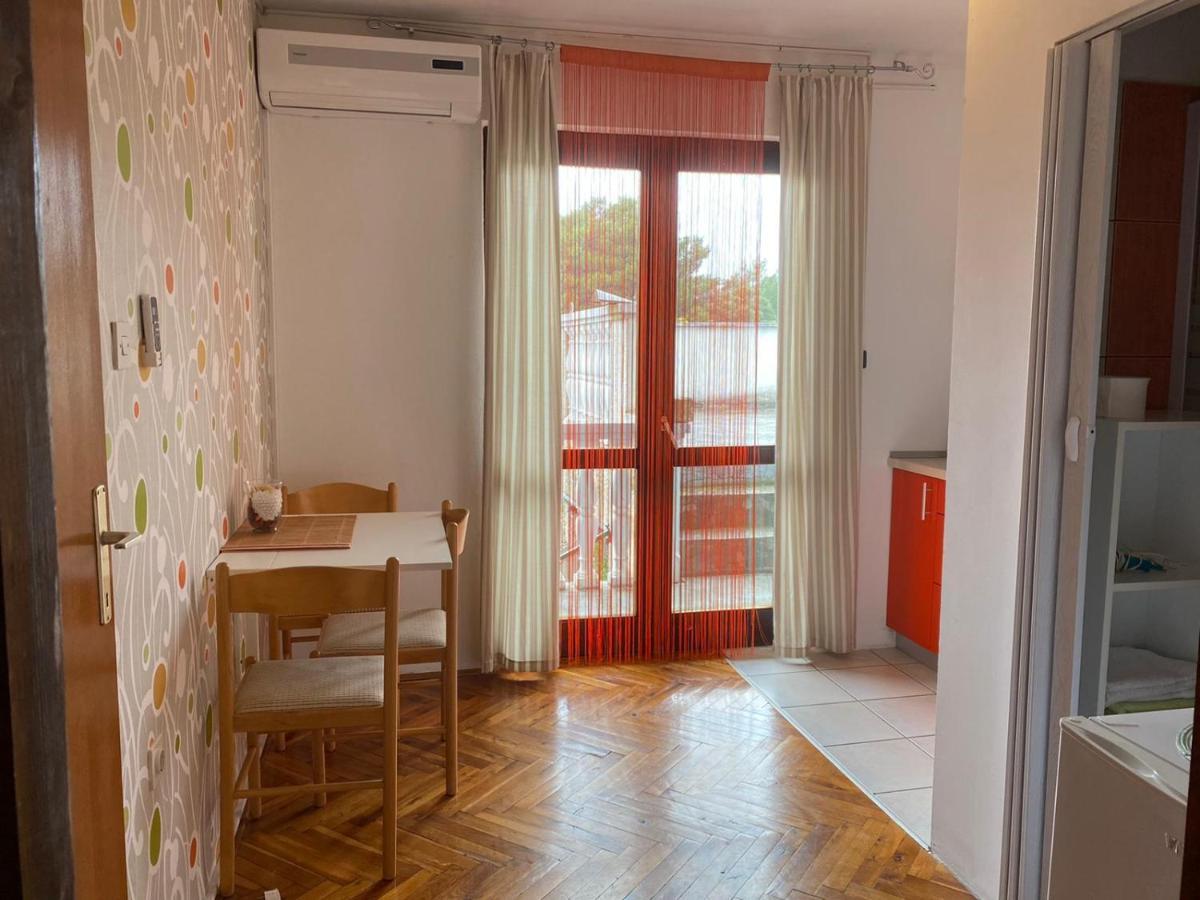 Apartmani Dana Sukošan エクステリア 写真
